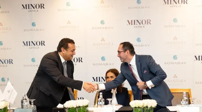 Cérémonie de signature Anantara Somabay Resort & Residences @ credit Minor Hotels