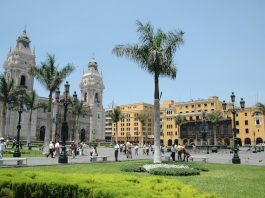 Marriott International renforce son portefeuille luxe au Pérou avec deux conversions majeures à Lima Downtown in Lima Peru showing cathedral and colonial buildings