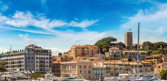Cannes | Anchor Cannes Riviera ouvre ses portes, première adresse de la marque Anchor Living Apartments Vieux port de Cannes @ credit Depositphotos.com
