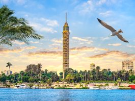 Égypte | Au Caire, TLD à Sheikh Zayed avec un hôtel Tribute Portfolio by Marriott Seagull over river Nile in Cairo and famous TV Tower, Egypt