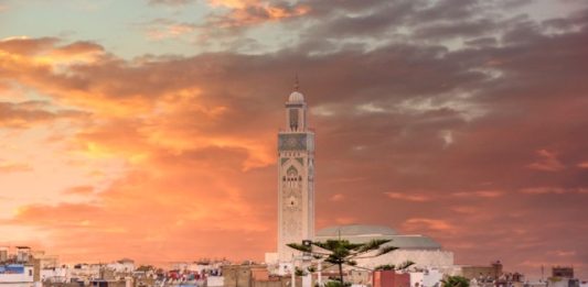 Maroc | Pickalbatros prépare le rachat du Mövenpick Casablanca auprès de Sanlam Maroc Mosquée Hassan II au coucher du soleil à Casablanca, Maroc. @ credit Depositphotos.com