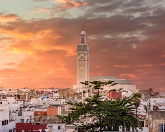 Maroc | Pickalbatros prépare le rachat du Mövenpick Casablanca auprès de Sanlam Maroc Mosquée Hassan II au coucher du soleil à Casablanca, Maroc. @ credit Depositphotos.com