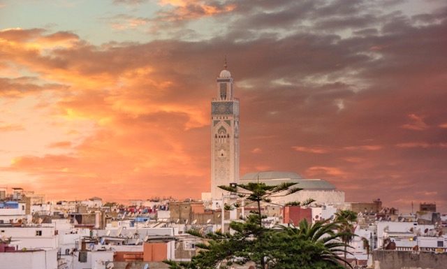 Mosquée Hassan II au coucher du soleil à Casablanca, Maroc. @ credit Depositphotos.com