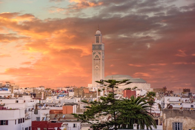 Mosquée Hassan II au coucher du soleil à Casablanca, Maroc. @ credit Depositphotos.com