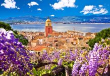 Riviera | Machefert Group relance le Kube Saint-Tropez et la plage Cybèle dans le cadre de son plan « Phénix » Saint Tropez village church tower and old rooftops view @ credit Depositphotos