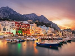 Italie | Starhotels acquiert l’Hotel Villa Blu à Capri et se renforce sur les destinations balnéaires Capri, Italy at Marina Grande at Twilight