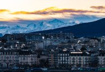 France-Suisse | Travailleurs frontaliers : un accord européen qui pourrait rebattre les cartes de l’indemnisation chômage Genève au lever du soleil Depositphotos.com