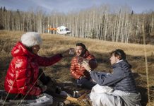 Expérientiel | Fairmont dévoile de nouvelles expériences immersives à travers sa collection « Special Happens… » JPL_Indigenous Heli Experience_NOEXP_JL-11