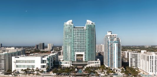 USA | Signia by Hilton ouvre le Diplomat Beach Resort à Hollywood, en Floride, après 80 millions de dollars de travaux Signia-by-Hilton-Diplomat-Beach-Resort @ credit Hilton