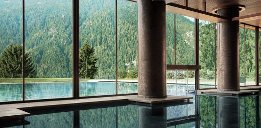 Fusac | Marriott finalise l’intégration de Lefay, sa première marque dédiée au bien-être de luxe @ credit Lefay Resort & SPA Dolomiti Indoor Outdoor Pool
