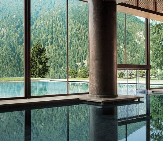 Fusac | Marriott finalise l’intégration de Lefay, sa première marque dédiée au bien-être de luxe @ credit Lefay Resort & SPA Dolomiti Indoor Outdoor Pool