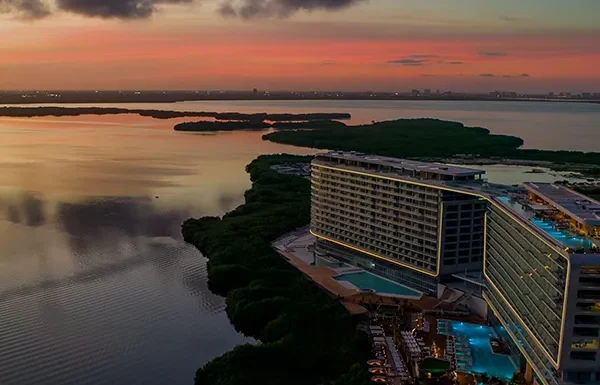 @ credit Mondrian Cancun