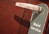 Économie | Bien connu dans les hôtels, le groupe de facility management Atalian change de mains Modern hotel door handle with privacy please sign hanging