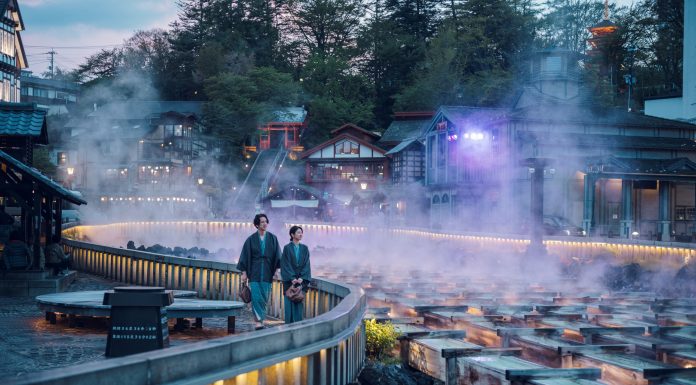 Guests strolling through Kusatsu Onsen town_KAI Kusatsu
