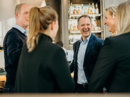 Trends Report Hilton | Hilton pose l’hospitalité en modèle universel de management : l’humain reprend l’avantage sur l’IA Hilton Frankfurtb City Centre @ creidt Hilton