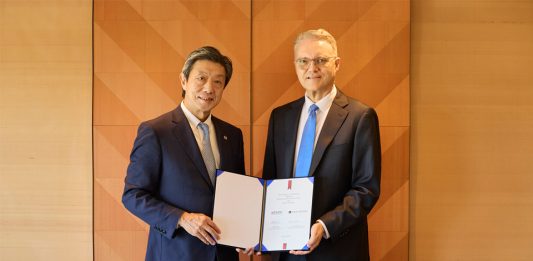 RSE | Tokyu Hotels & Resorts s’allie au Global Sustainable Tourism Council pour accélérer sa stratégie de durabilité Cérémonie de signature avec Takashi Takei, Président Tokyu Hotels et Randy Durband, Président GSTC