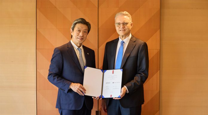 Cérémonie de signature avec Takashi Takei, Président Tokyu Hotels et Randy Durband, Président GSTC