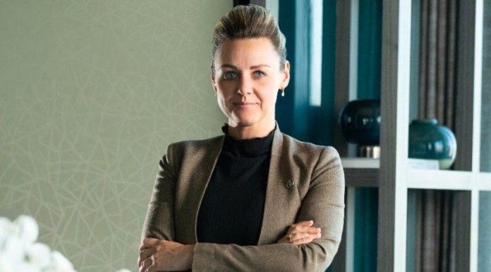 Kelly Webb @ credit Kerzner International