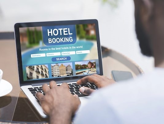 Revenue et gouvernance | Parité tarifaire, les sept leviers pour reprendre le contrôle des réservations directes Réservations en ligne, booking service, OTA @ credit Depositphotos.com