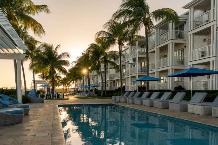 USA | Hilton renforce son maillage des Florida Keys avec son premier resort de marque à Key West Hilton-Key-West-Resort-Marina-Pool-Dusk