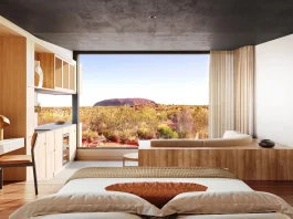 Ouverture T1 2028, Australie | Beckons annonce un nouveau lodge ultra-luxe à Uluru-Kata Tjuta Rendering of a Desert Suite with views of Uluṟu – credit VASTview