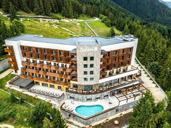 Ouverture, Roumanie | Radisson Blu s’installe à Cota 1400, dans les montagnes de Bucegi, avec un hôtel cinq étoiles de 68 chambres @ credit Radisson Blu Hotel, Sinaia Cota 1400