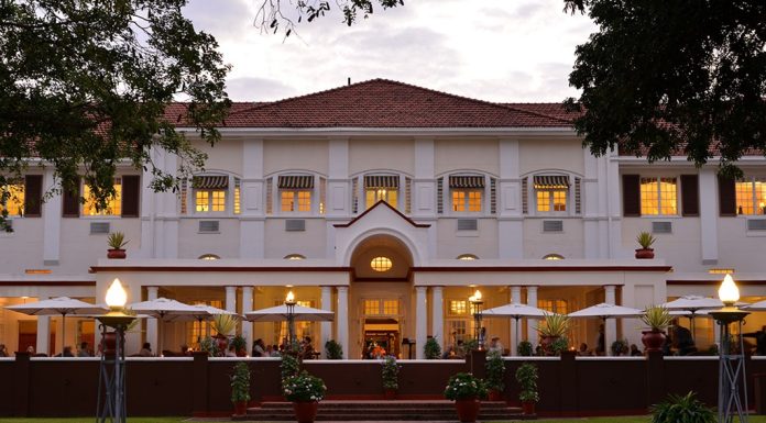 African Sun rachète les 50 % de Meikles Hospitality dans le Victoria Falls Hotel et devient seul opérateur de cet établissement historique du Zimbabwe. (154 caractères)