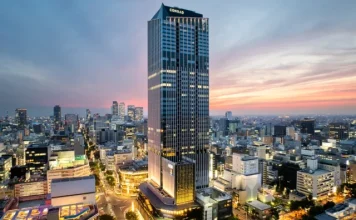 Hilton ouvre le Conrad Nagoya avec Mitsubishi Estate : 170 chambres au sommet de Sakae, débuts de la marque de luxe dans l'Aichi.