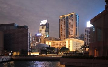 21 Dec 2020 The Hong Kong. Peninsula Hotel at christmas time ,