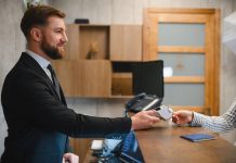 Tech’, Pays-Bas | Mews devient le premier PMS à obtenir un agrément de monnaie électronique dans l’Espace économique européen Paiement hotel @ credit Depositphotos.com