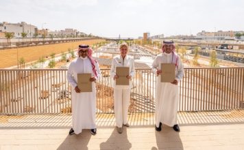 Jayne McGivern, CEO of the Sports Boulevard Foundation (center) with officials from Rikaz Properties and Al Jazira Capital @ credit Sports Boulevard