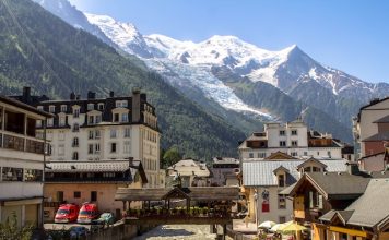 Haute-Savoie | Le chantier de l’Hôtel du Couttet à Chamonix de nouveau suspendu par la justice administrative Chamonix @ credit Depositphotos.com