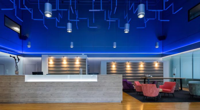Lobby view @ credit Wyndham Frankfurt Niederrad