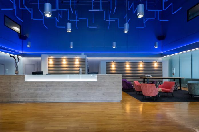 Lobby view @ credit Wyndham Frankfurt Niederrad