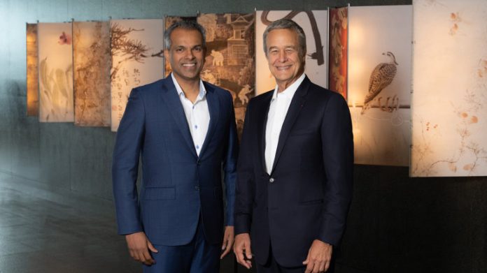 Rajit Sukumaran and Richard Bailey mark the signing of Regent Bora Bora at Regent Hong Kong @ credit IHG Rajit Sukumaran and Richard Bailey mark the signing of Regent Bora Bora at Regent Hong Kong @ credit IHG