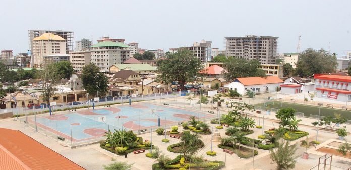 Blue zone de Kaloum PAR Par Malamine Diaouné — Travail personnel, CC BY-SA 4.0, https://commons.wikimedia.org Blue zone de Kaloum PAR Par Malamine Diaouné — Travail personnel, CC BY-SA 4.0, https://commons.wikimedia.org
