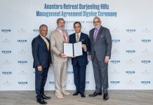 Développement, Inde | Minor Hotels signe son premier Anantara Retreat à Darjeeling, au cœur d’une plantation de thé de 343 hectares Anantara Retreat Darjeeling Hills Signing Ceremony, left to right: Dillip Rajakarier, Group CEO, Minor International; William E Heinecke, Chairman & Founder, Minor International; Maneesh Mansingka, Director, JK Urbanscapes Developers Ltd.; Kaushal Kumbhat, Director, JK Urbana Gardens Pvt Ltd.