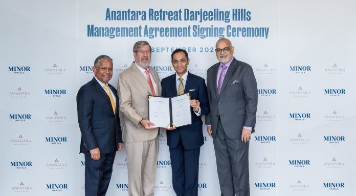 Anantara Retreat Darjeeling Hills Signing Ceremony, left to right: Dillip Rajakarier, Group CEO, Minor International; William E Heinecke, Chairman & Founder, Minor International; Maneesh Mansingka, Director, JK Urbanscapes Developers Ltd.; Kaushal Kumbhat, Director, JK Urbana Gardens Pvt Ltd.