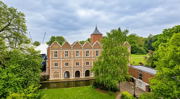 @ credit Holland Park Loop London