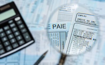 Pouvoir d’achat, 01 2027 🇫🇷 | Prime d’activité : pourquoi les salariés de l’hôtellerie-restauration pourraient être particulièrement concernés en 2027 french-payroll-magnifying-glass-calculator-Depositphotos_396217094_XL
