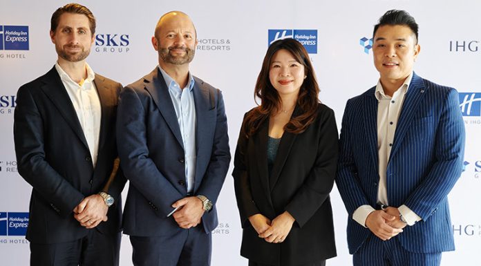 Pictured left to right: Cameron Burke, Director of Development, Australasia & Pacific, IHG Hotels & Resorts; Matt Tripolone, Managing Director, Australasia & Pacific, IHG Hotels & Resorts; Windi Sim, Managing Director, SKS Group; and Eugene Lim, Director and Chief Financial Officer, SKS Group, at the signing of Holiday Inn Express Perth City Centre