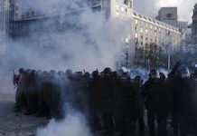 France | Violences du 17 octobre : le GHR alerte sur une chute de 47 % des nouvelles réservations hôtelières dès le lendemain Riot police clashed with protestors during a demonstration in a national strike against government plans to revamp the pension system in central Paris, France on April 06, 2023.